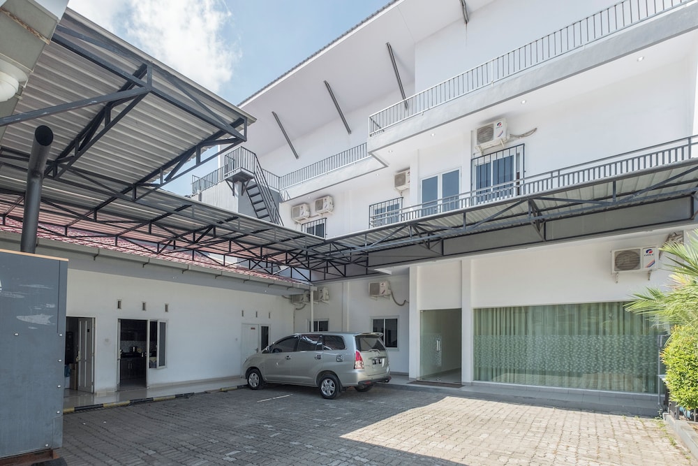 Hotel O Makassar near Pantai Losari formerly Hotel Astra Novilia 34/35