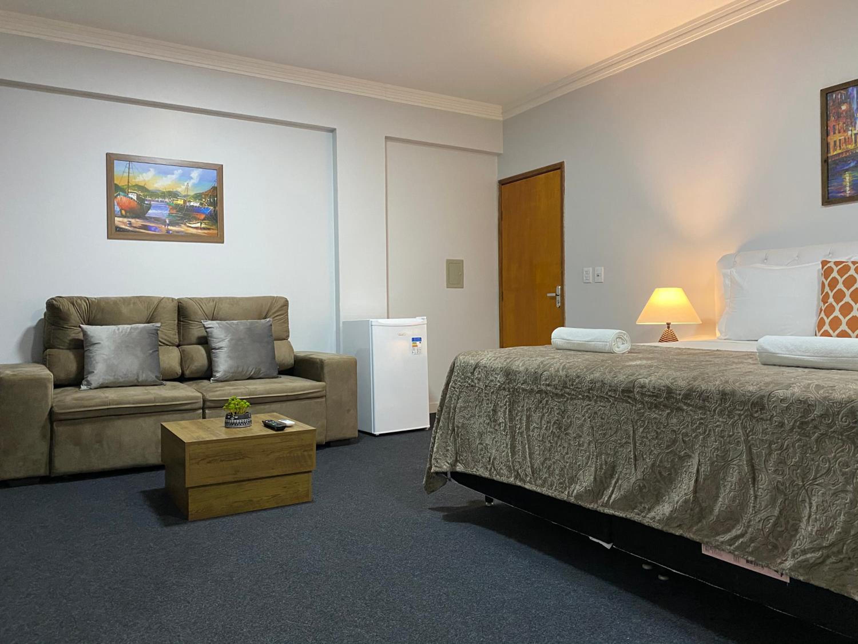 Quarto Luxo Silver 7/14