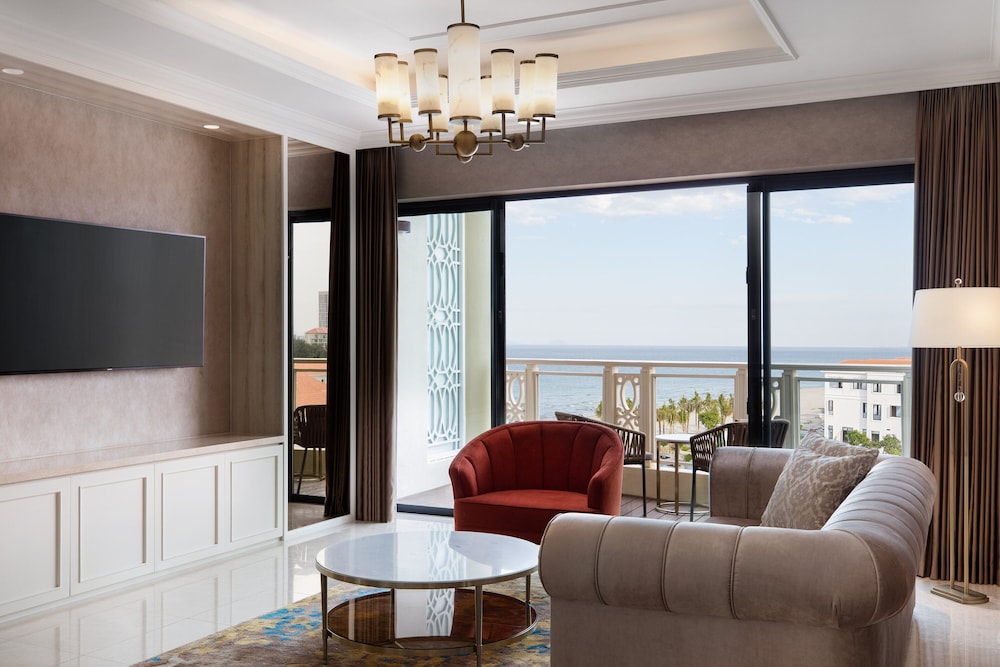 Sheraton Grand Danang Beach Resort and Spa 30/47