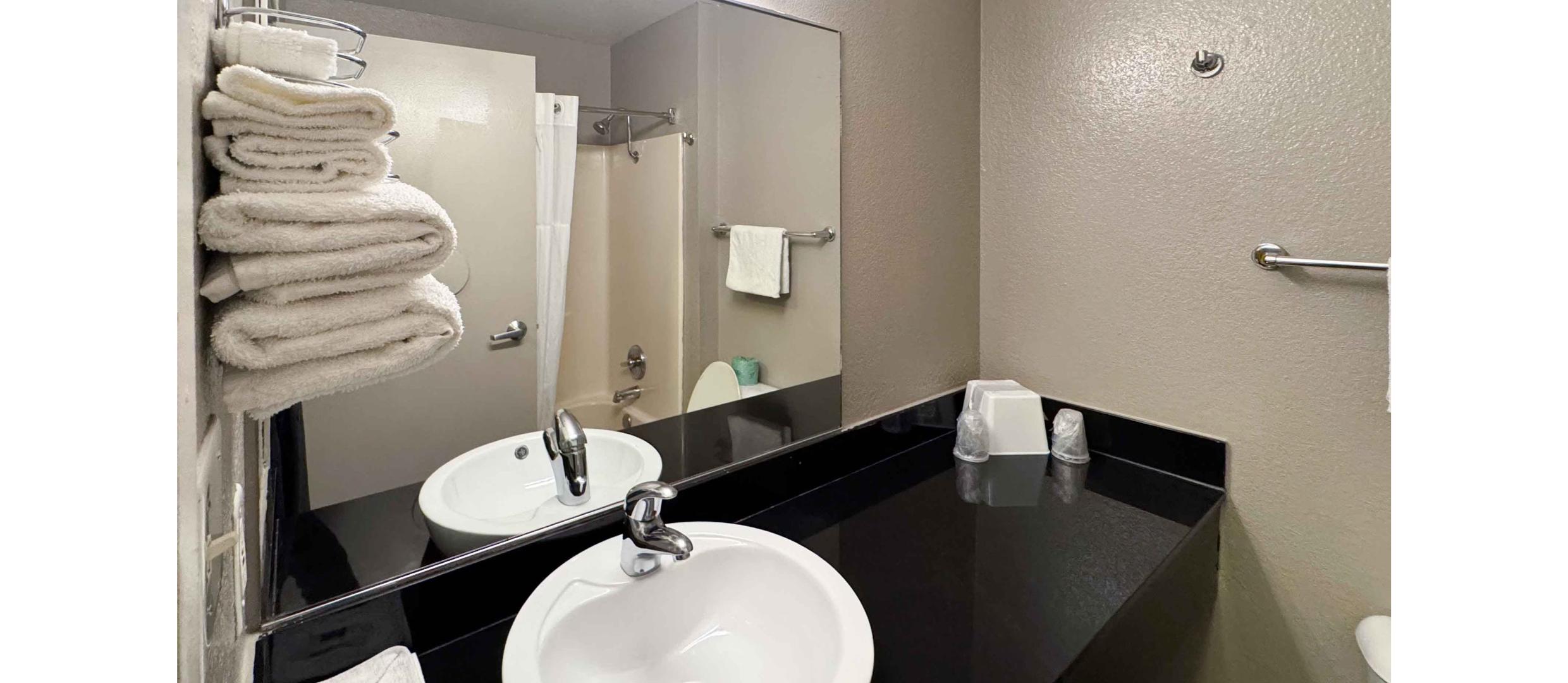 غرفة بسرير مزدوج لذوي الإعاقة، Motel6 Glenview, IL - Chicago North 3/5