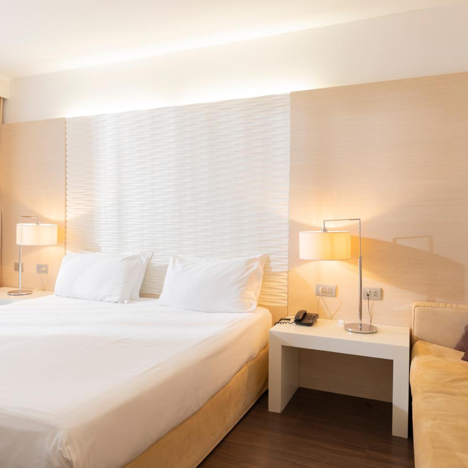 Superior, Double Bed, Lateral Side Sea View، LAGUNA PALACE HOTEL 3/9