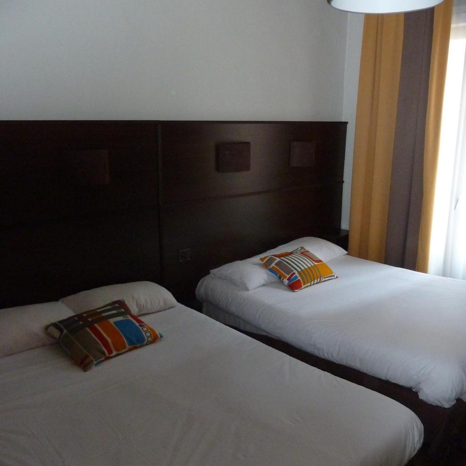 Room, Quadruple
