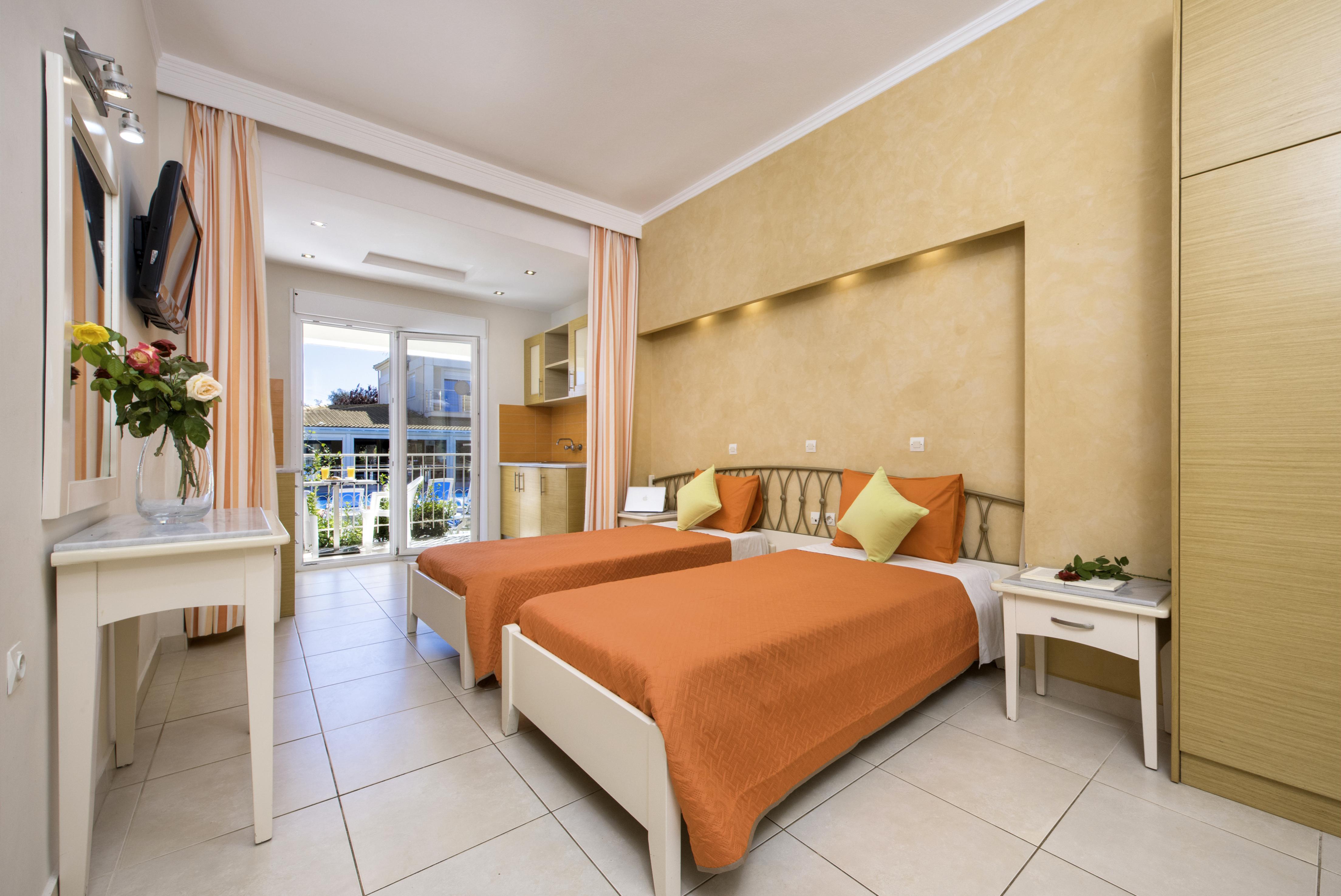 Room, Double or Twin Bed, Pool Side