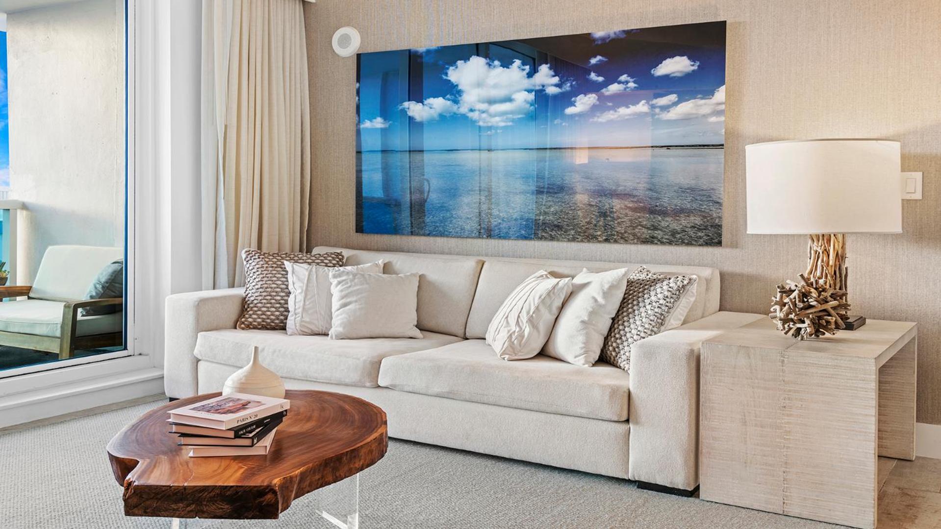 Luxurious Private Condo at 1 Hotel & Homes -945 8/28