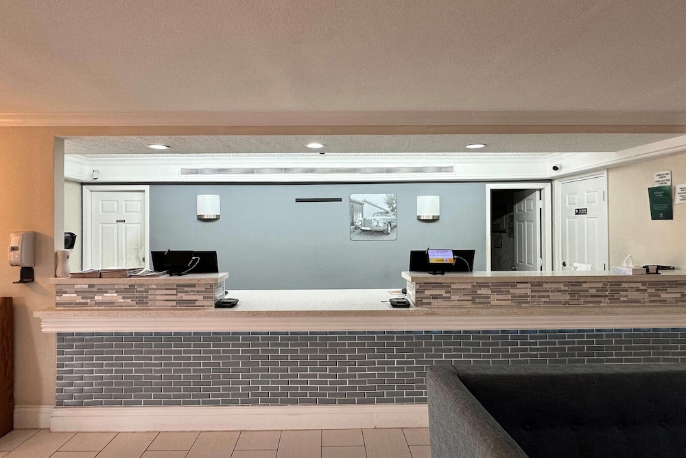 Super 8 by Wyndham Nacogdoches Near University 5/58