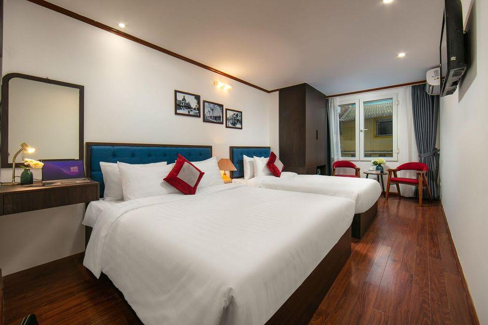 Family, 1 Queen and 1 Single Bed, City View