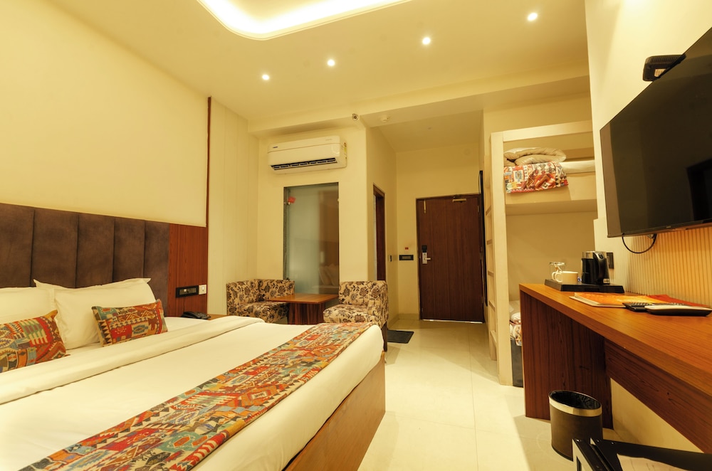 Jullundur Hotel 7/49