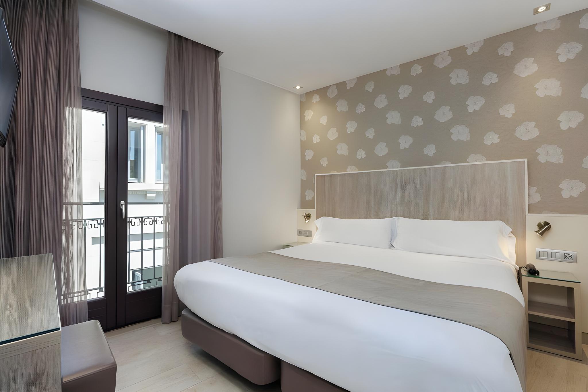 Room, Single, Double or Twin Bed
