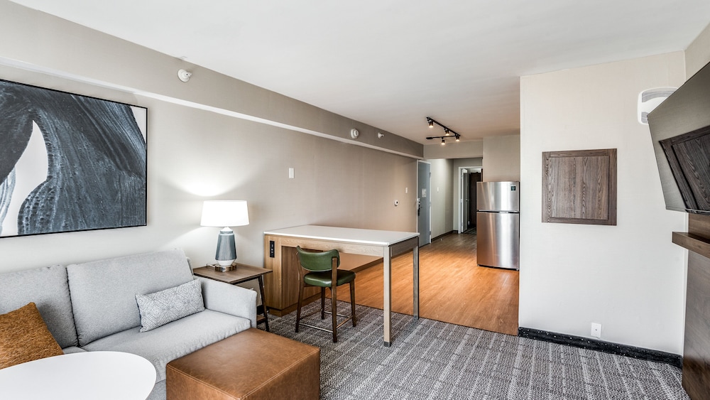 Staybridge Suites Dallas Market Ctr Love Field, an IHG Hotel 28/50