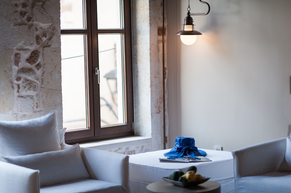 Serenissima Boutique Hotel 51/71