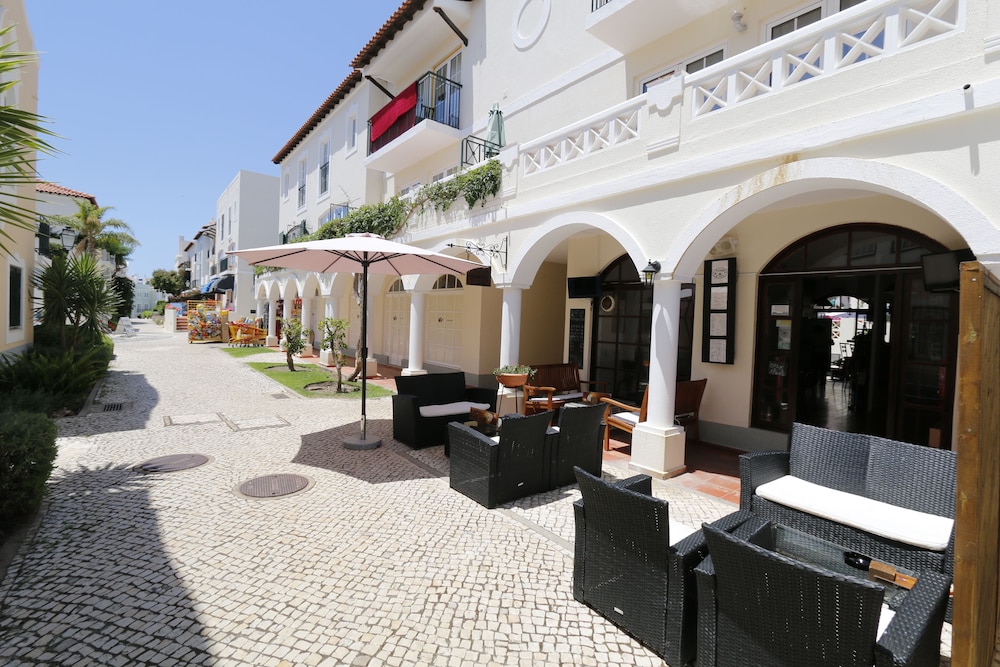 APARTAMENTOS THE OLD VILLAGE BY VILLAGE 4U 67/75