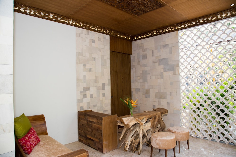 Kakul Villas & Suites 11/82