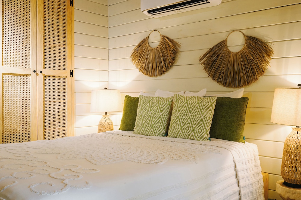 ROOM, QUEEN BED, GARDEN VIEW