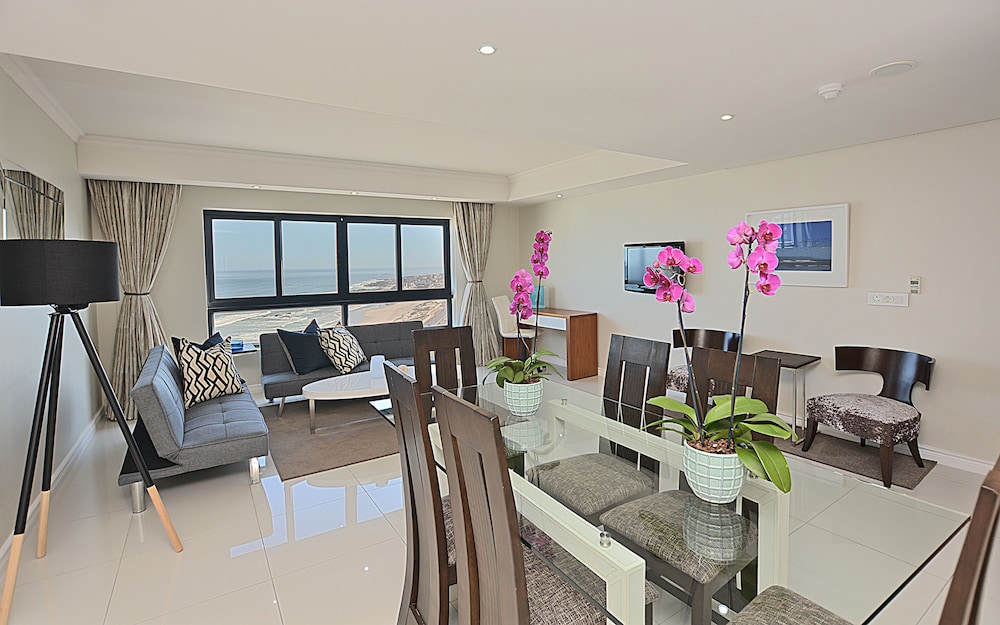 Blaauwberg Beach Hotel 69/100