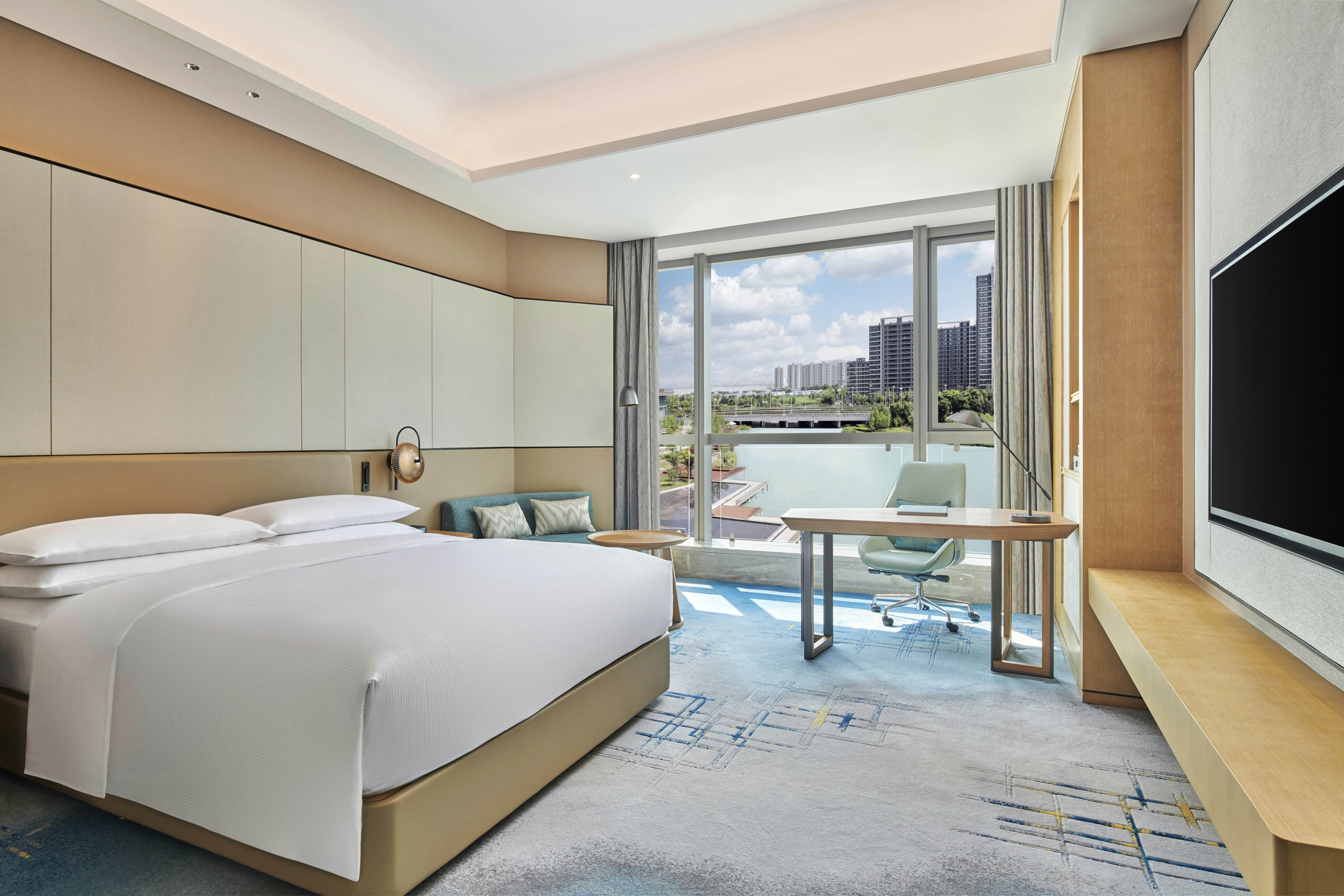 Deluxe, King Bed, River View