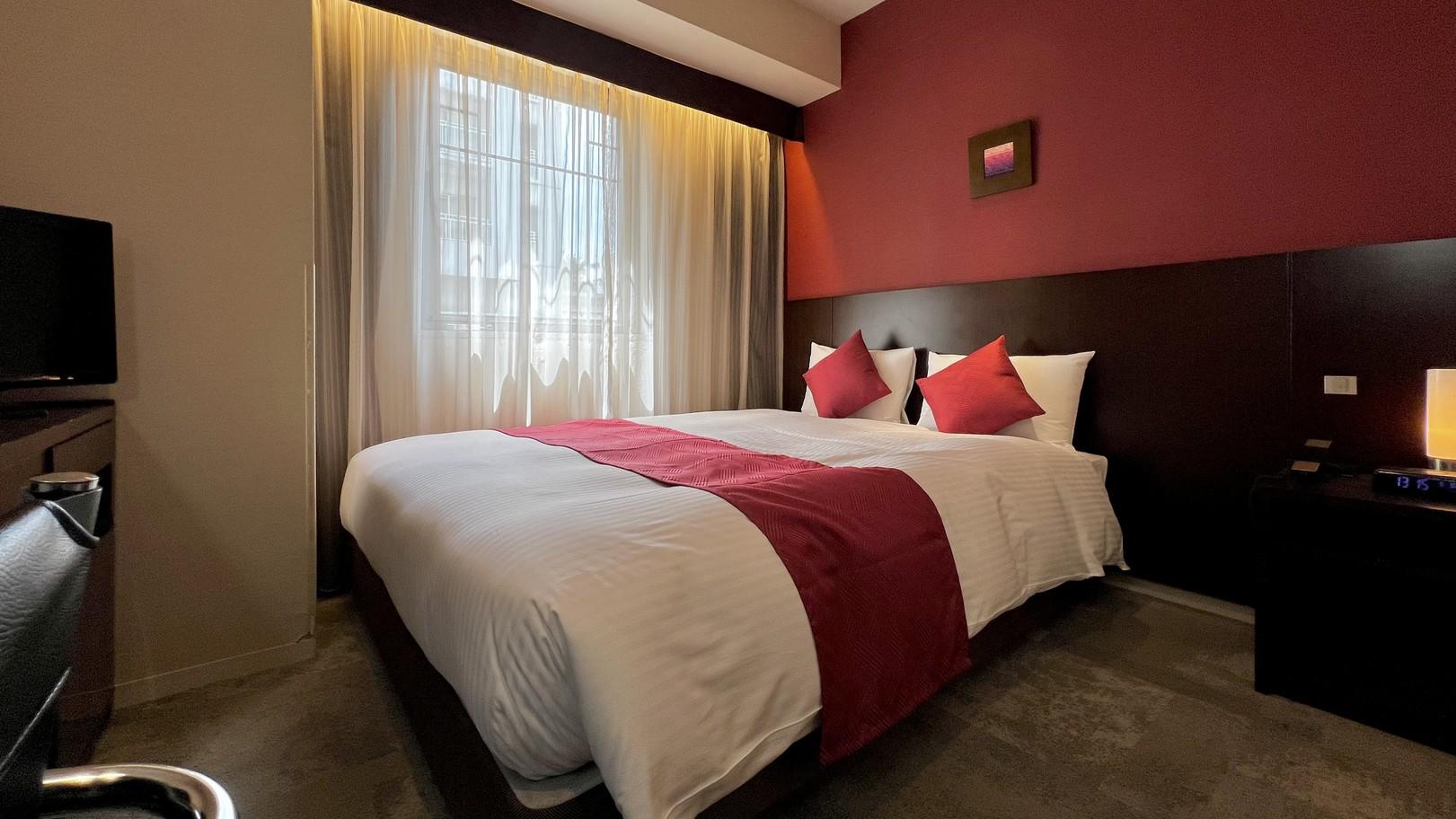 Ladies, Queen Bed