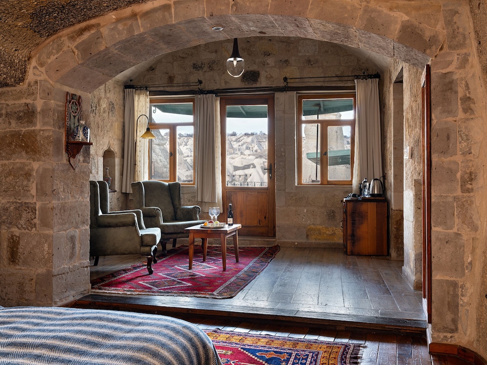 Aza Cave Hotel 24/50