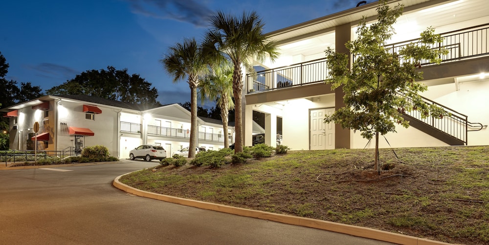 Baymont by Wyndham Ocala Suites 50/60