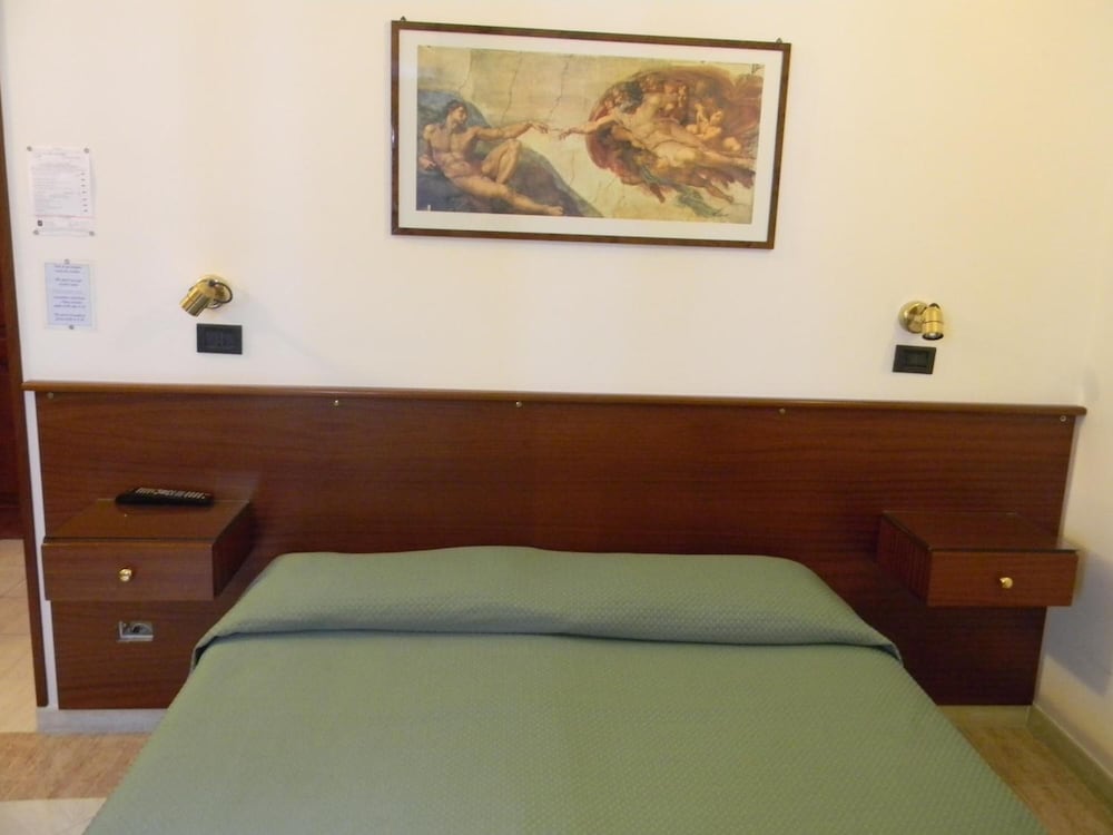 Hotel Primavera 33/64
