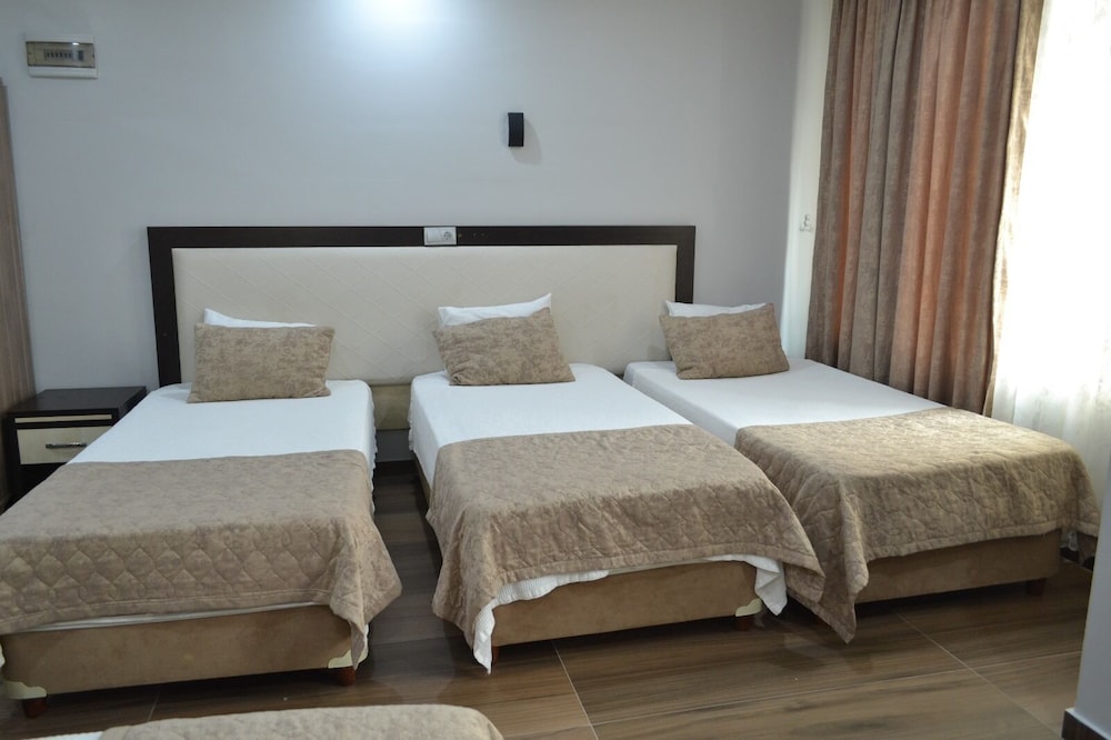 suite, city view
