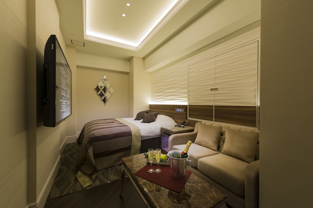 Hotel Times - Adults Only 33/37