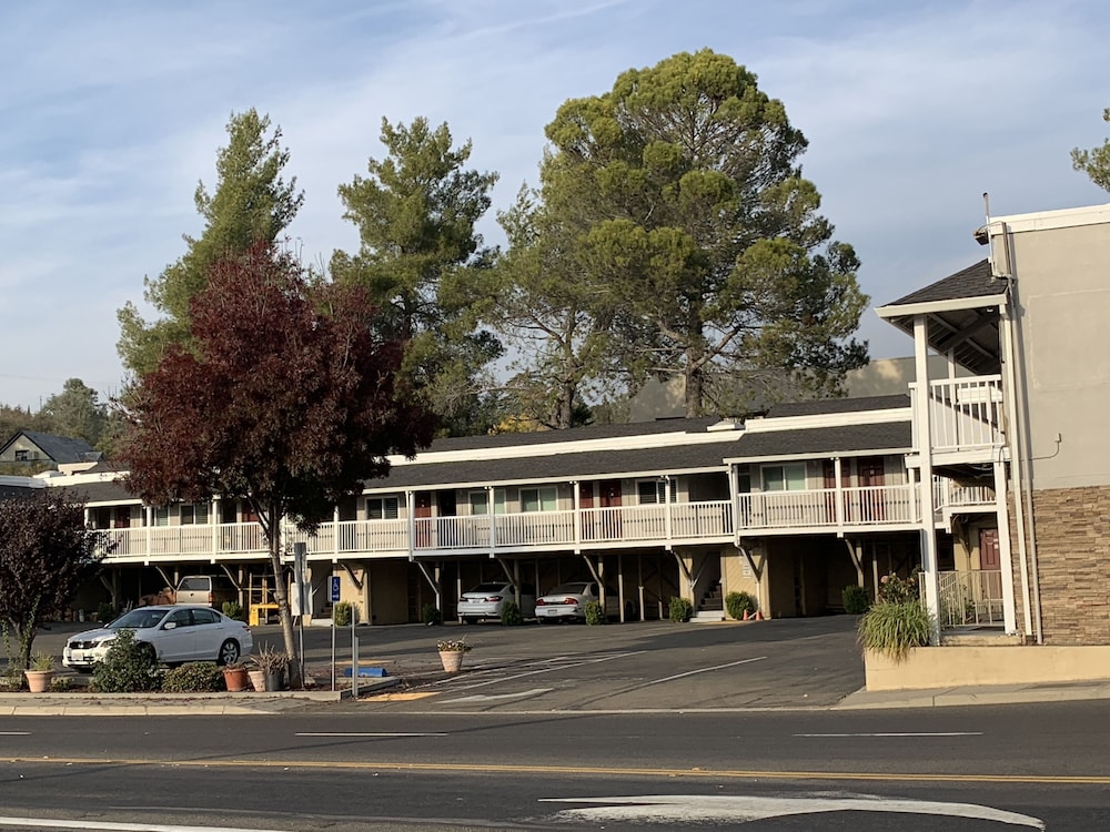 Elmwood Motel 9/15