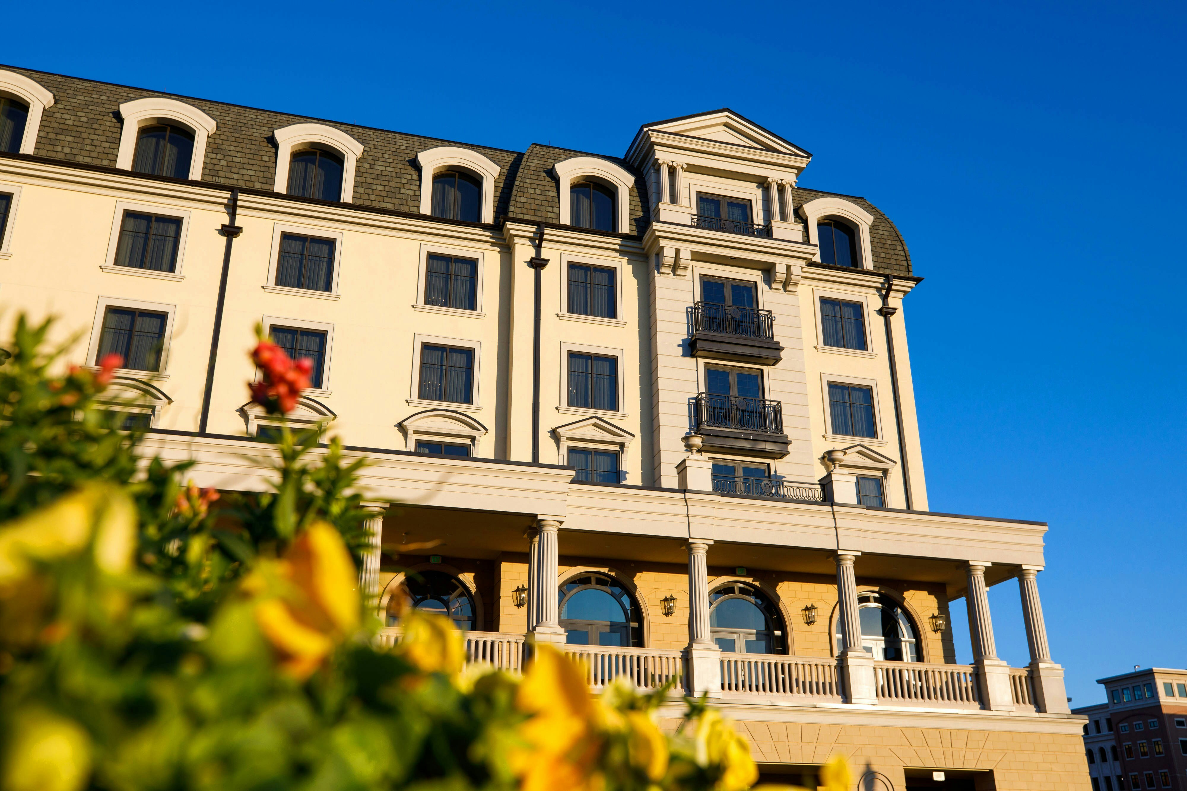 Hotel Carmichael, Autograph Collection 3/71