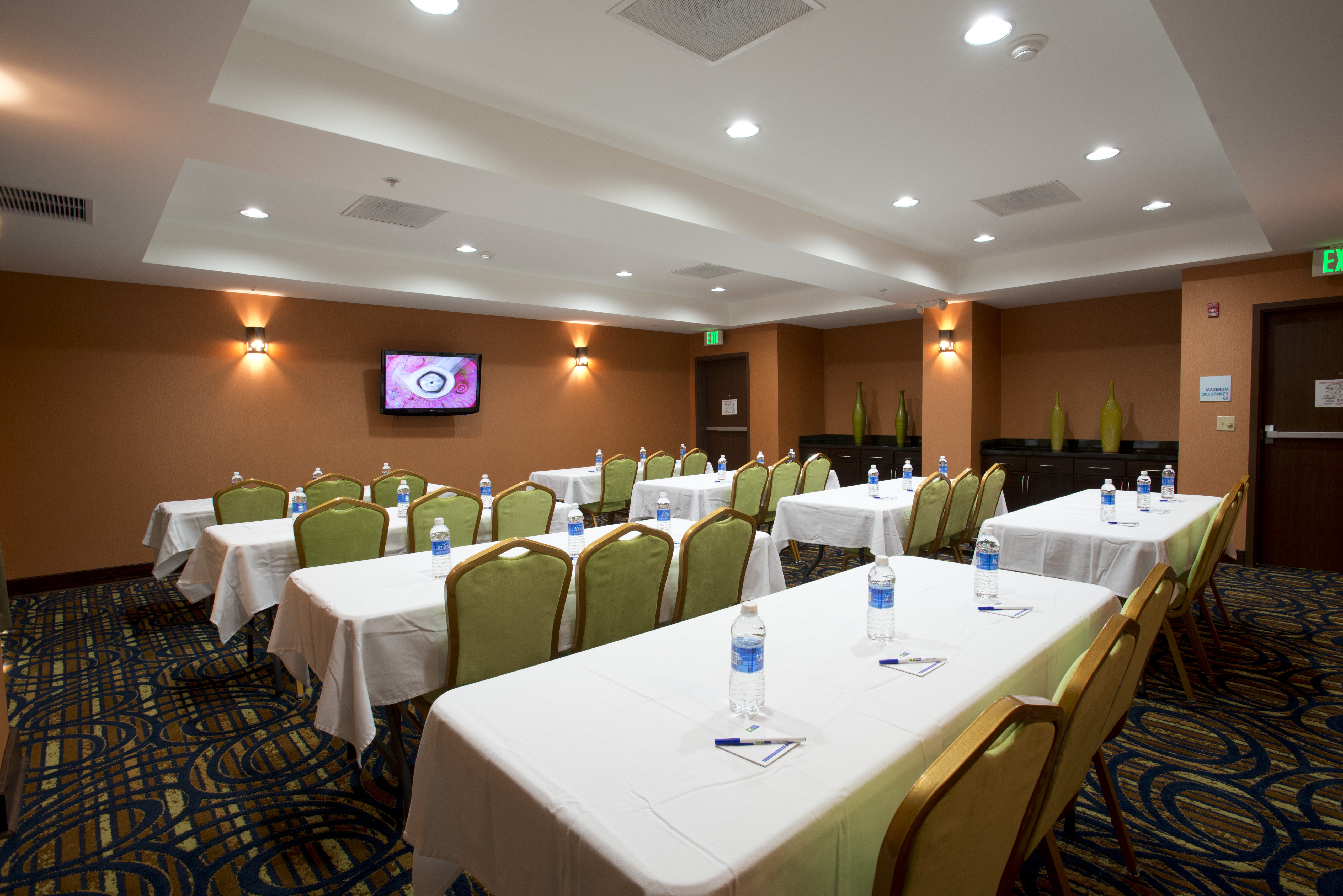 Holiday Inn Express Suites Morrilton 48/53