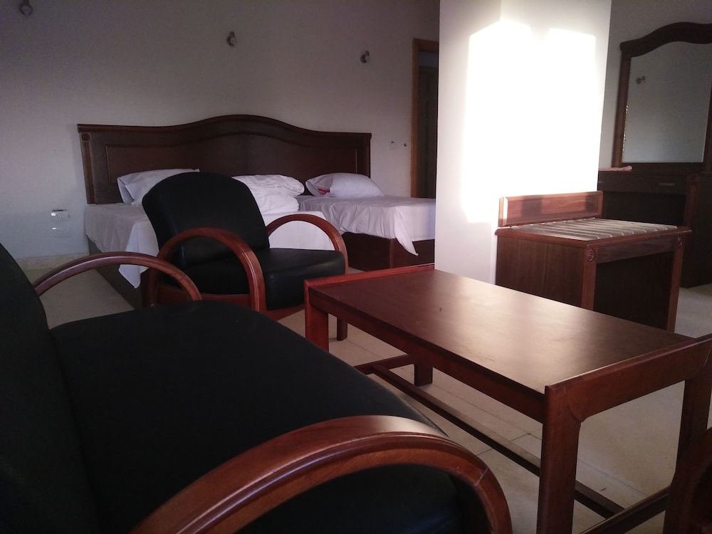 Royal Nj Hotel 24/37