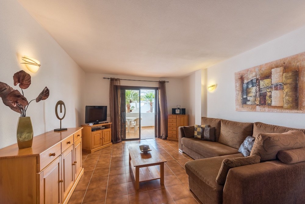 PALOMA BEACH APARTMENTS 30/57