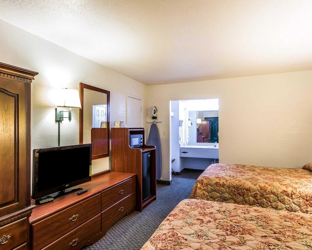 Econo Lodge Bartlesville Hwy 75 13/34