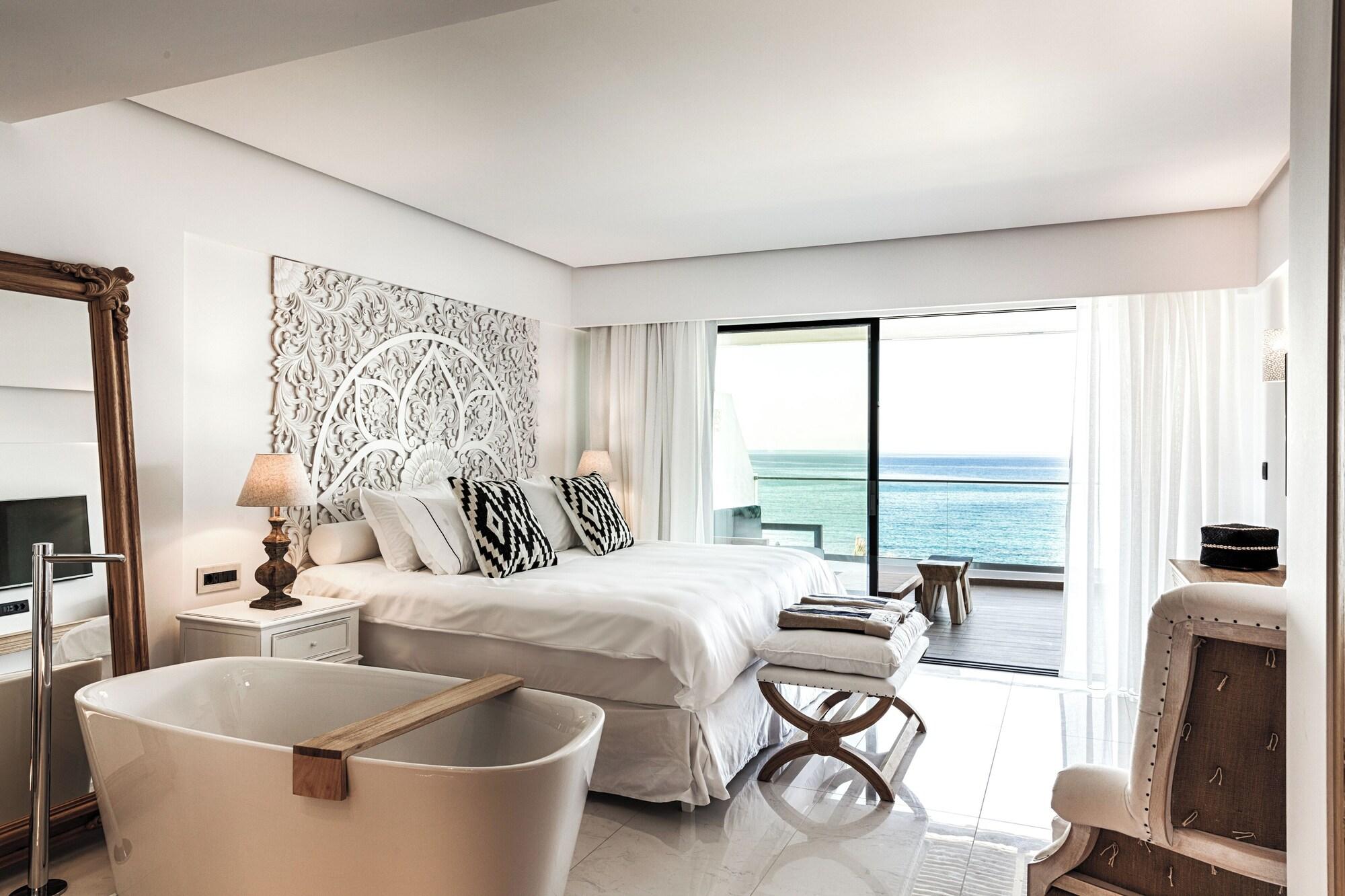 Deluxe, Sea Front