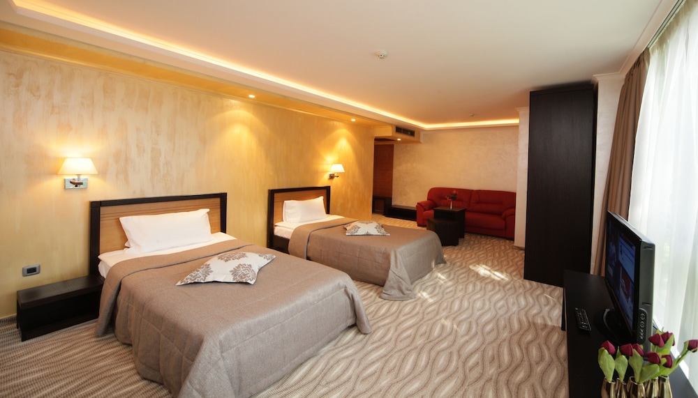 DELUXE, TWIN BEDS