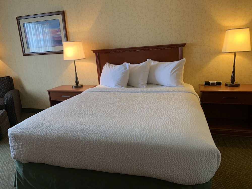 Merit Hotel And Suites 28/66