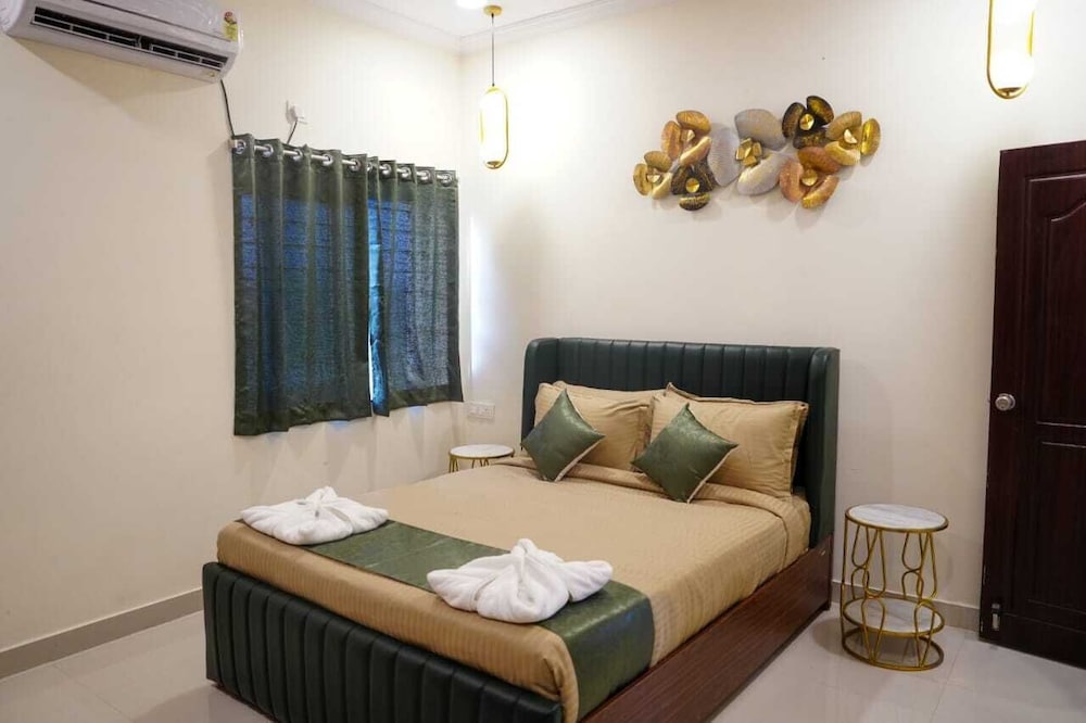 DELUXE, DOUBLE BED