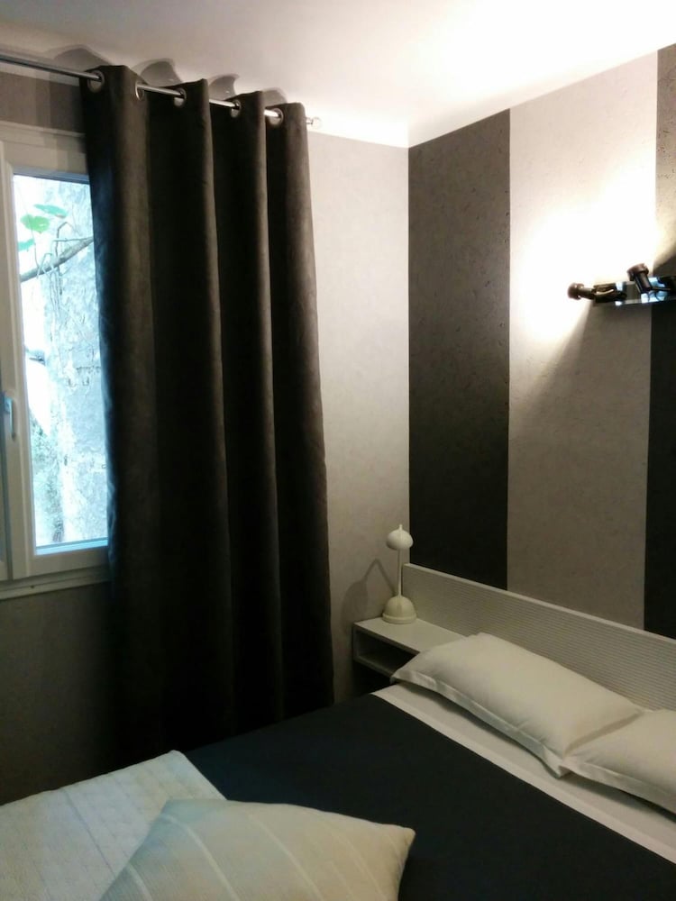 Hôtel Le Cambronne 25/25