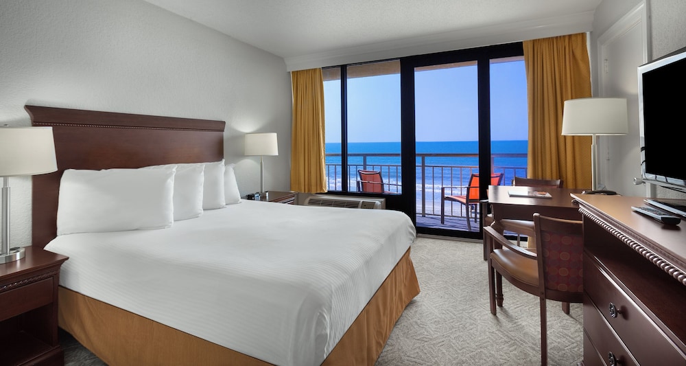 Suite, King Bed, Ocean Front, Sofa, Balcony، Best Western Ocean Sands Beach Resort 3/10