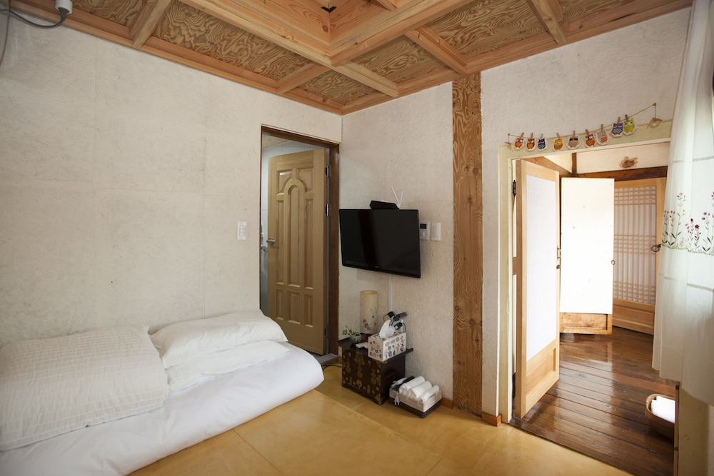 The Hanok 13/100