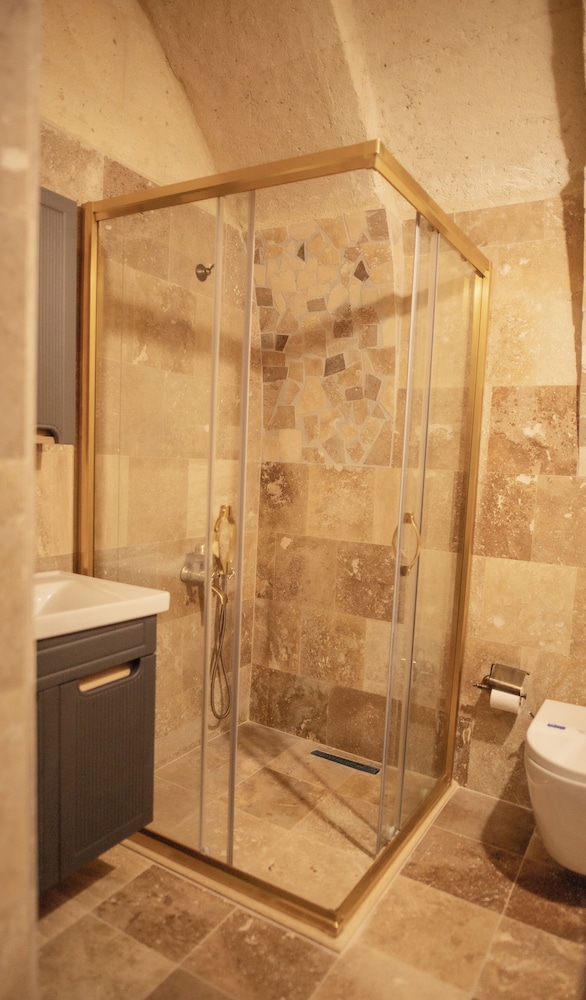 Guven Cave Hotel 44/45