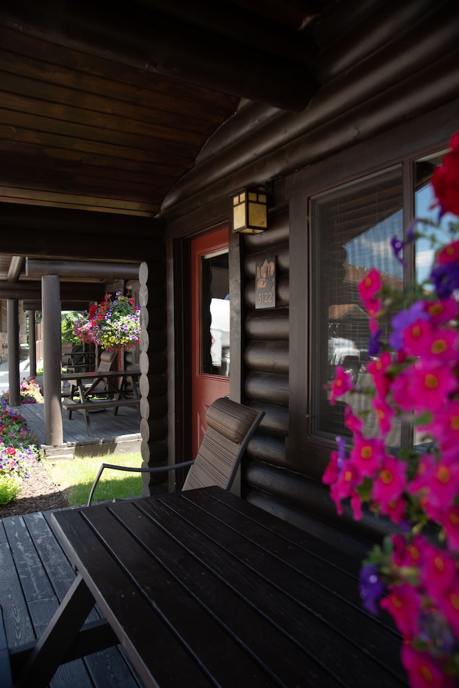 Elk Country Inn 54/68