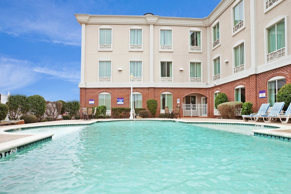 Holiday Inn Express Hotel Suites Waxahachie 1/74
