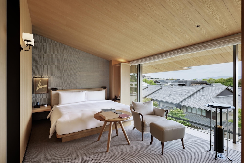 House, King Bed