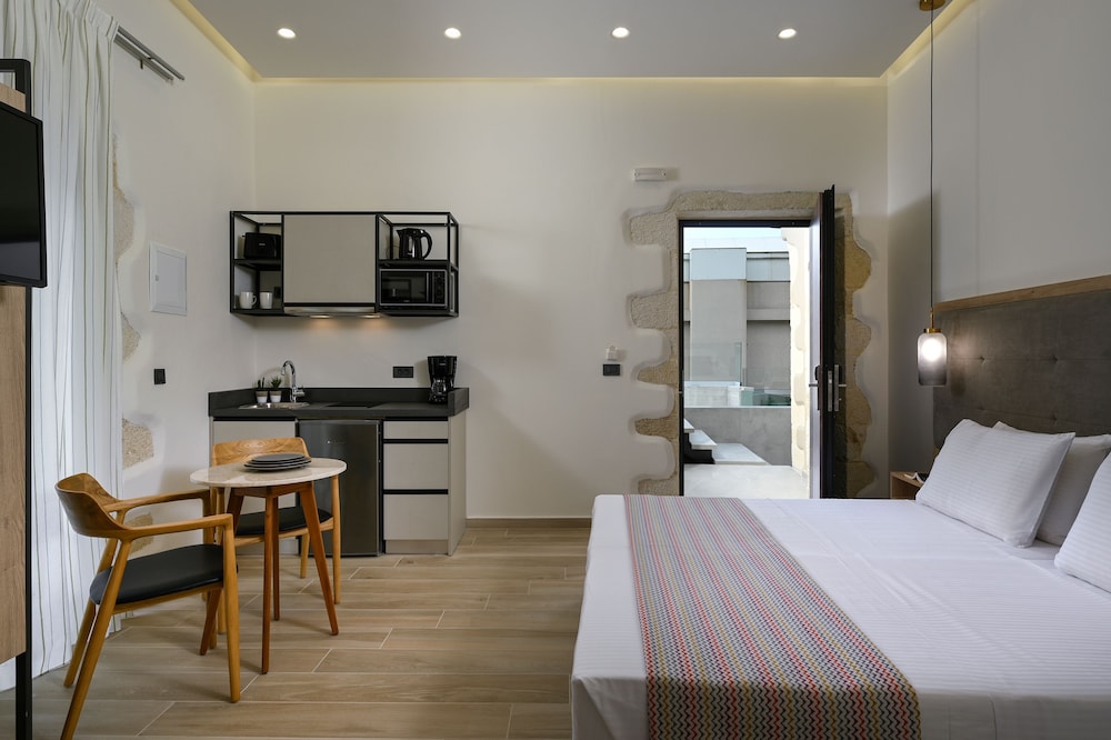 SUPERIOR, QUEEN BED, SOFA