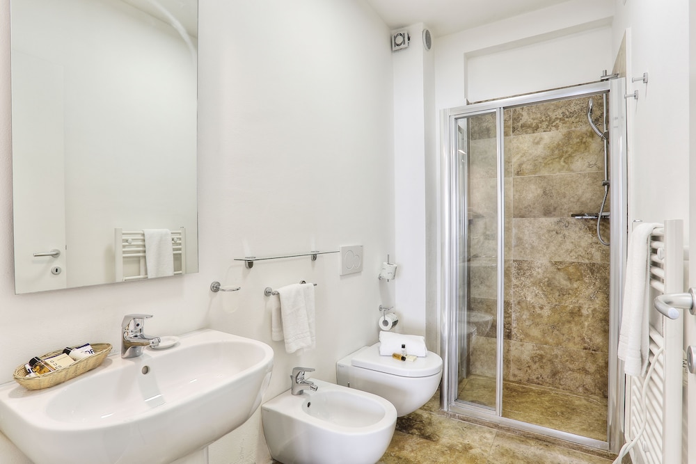 The Florence Hills Resort Spa 44/50