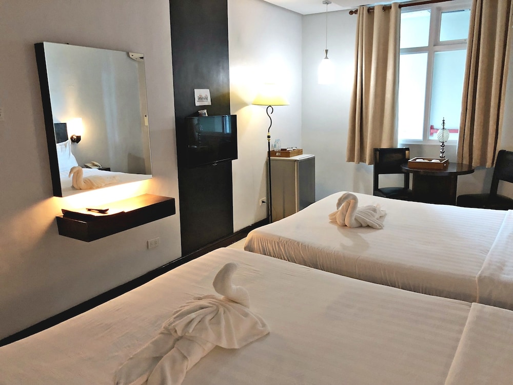 Ninong's Hotel 19/41