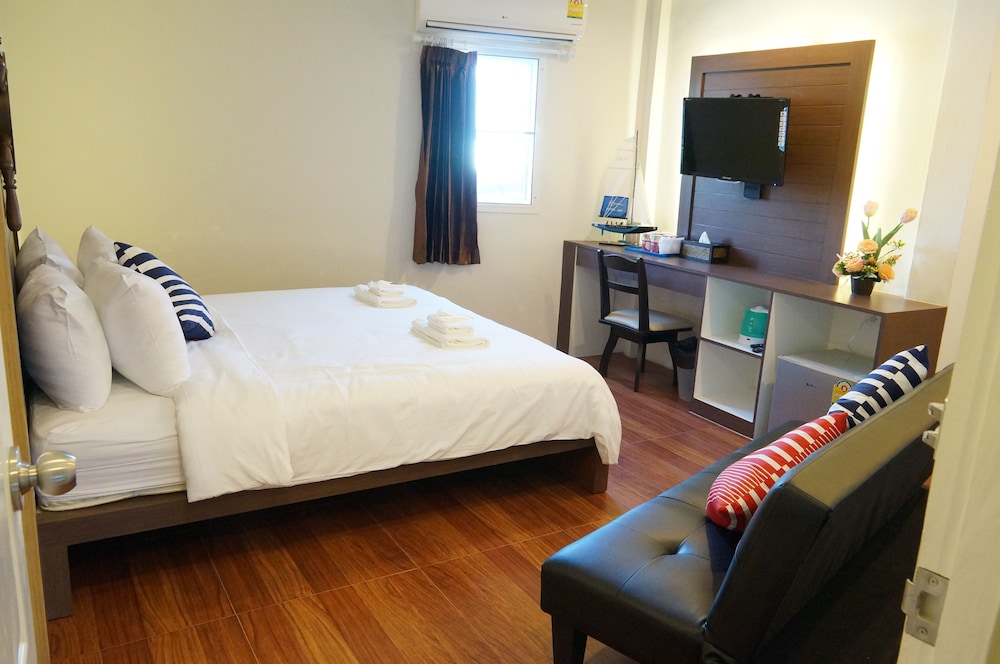 Bed by Cruise at Samakkhi-Tivanont 11/60