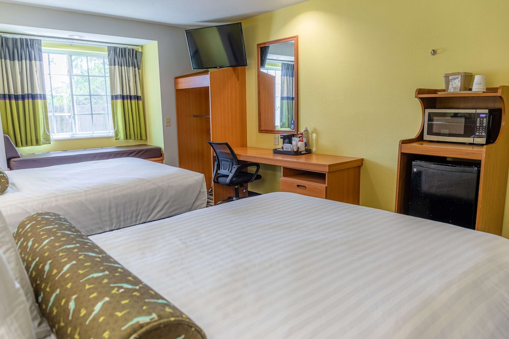 Microtel Inn Suites Kingsland 15/55