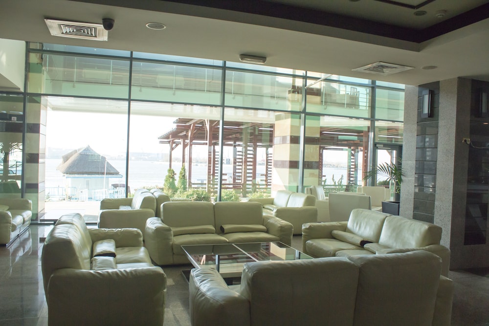 Hotel Delta 4 26/44