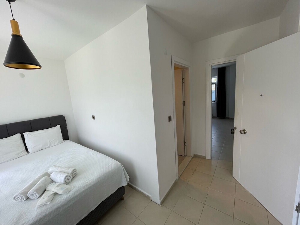 Parli Hotel 15/45