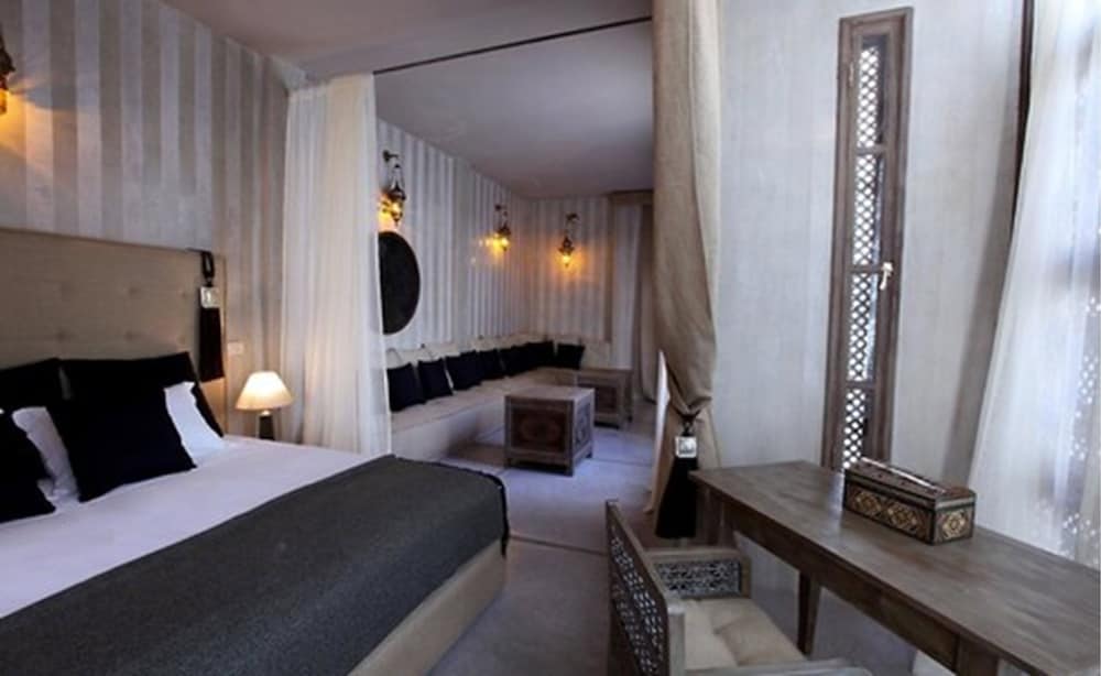 PRESTIGE, SUITE